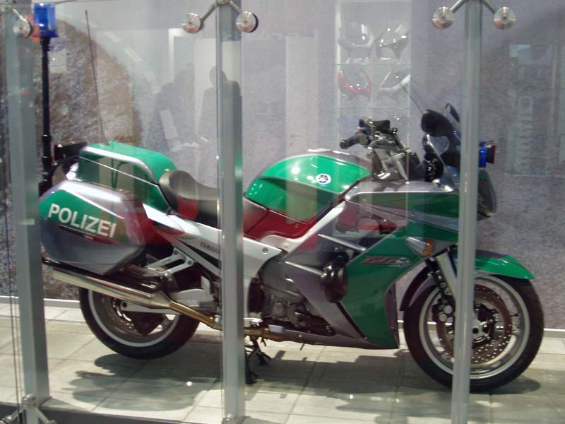 FJR 1300 Polis